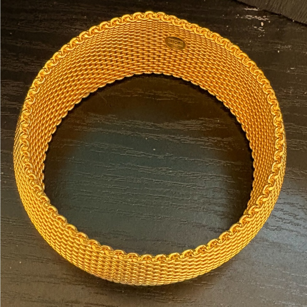 OHJ bracelet vintage gold tone mesh sz 7.5 flexible nice weight! 1” wide bangle - Picture 7 of 13